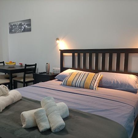 Appartamento City Adventures Atene Esterno foto